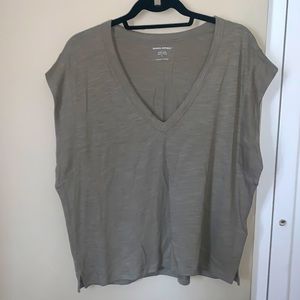 (NEVER WORN) (sleeveless) Banana Republic (L) olive green v-neck